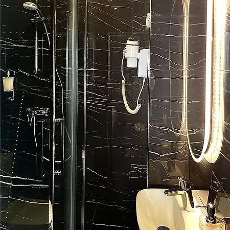 Og Le Marignan Отель *