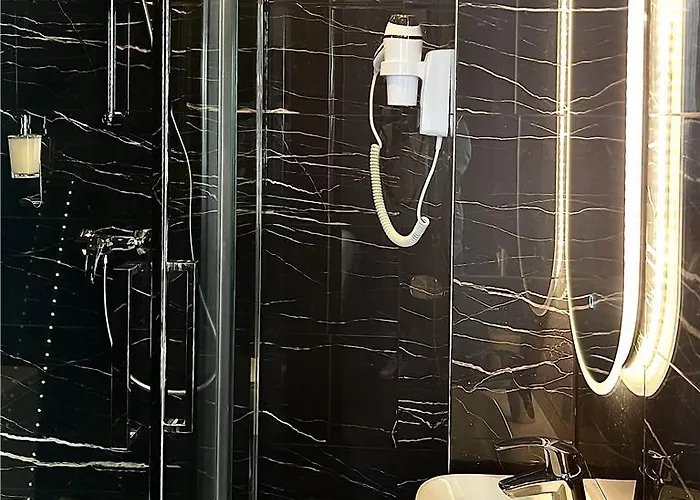 Og Le Marignan Otel *